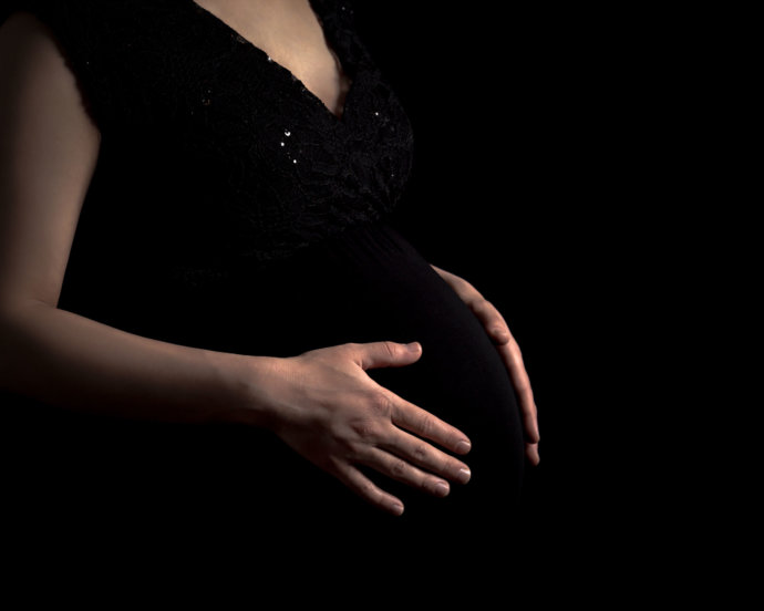 Babybauch Shooting © Copyright UK Photographie