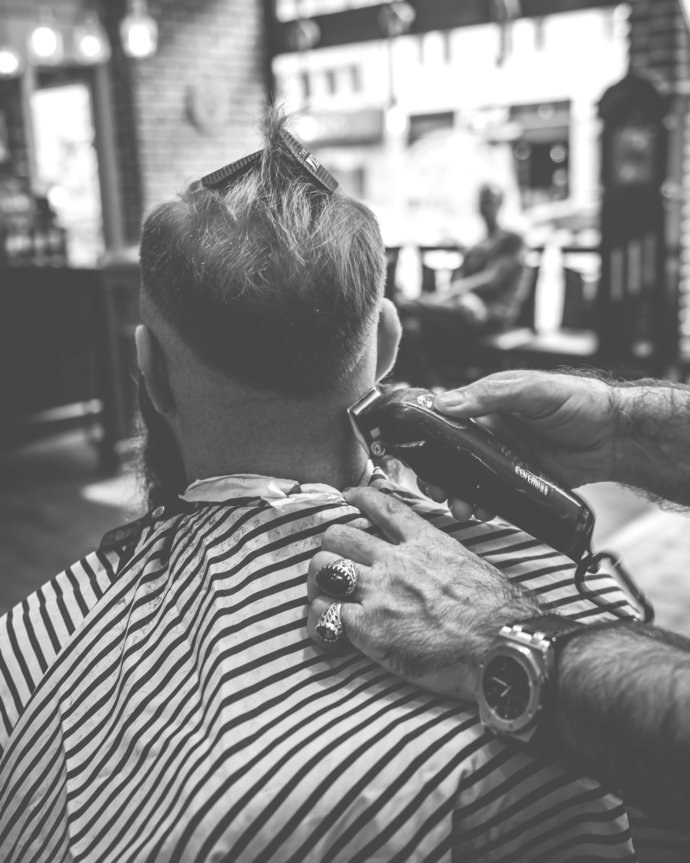 Barbershop bei der Arbeit © Copyright UK Photographie