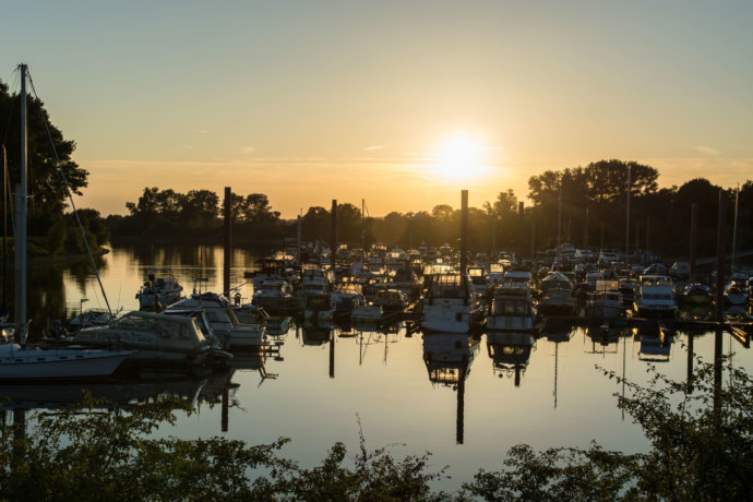Sonnenuntergang und Boote © Copyright UK Photographie