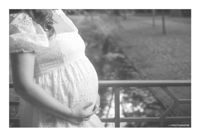 Fotocollage - Babybauch Schwarzweißfoto © Copyright UK Photographie