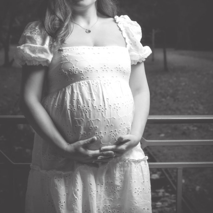 Schwangerschaftsshooting im Park © Copyright UK Photographie