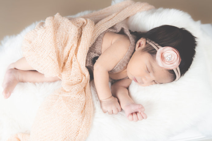 Baby liegend beim fotografieren © Copyright UK Photographie